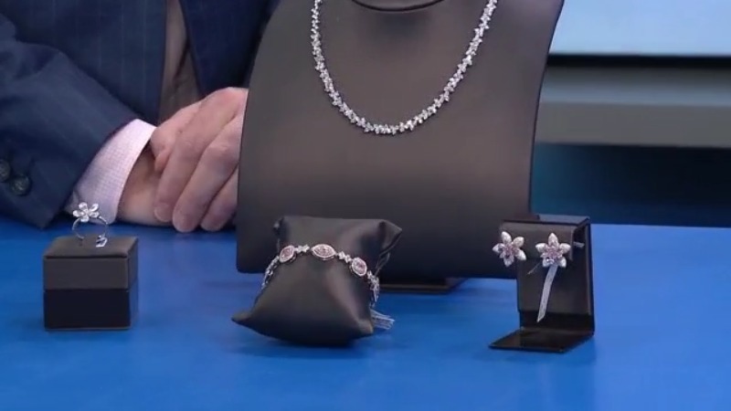 Festive jewelry delights for the perfect holiday, Sissy's Log Cabin President Lamar McCubbin joins Live at 9