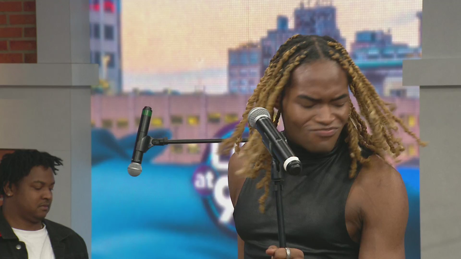 Triple threat Jalen Matthew Harris performs 'Delicious' from new album 'ManneKin'