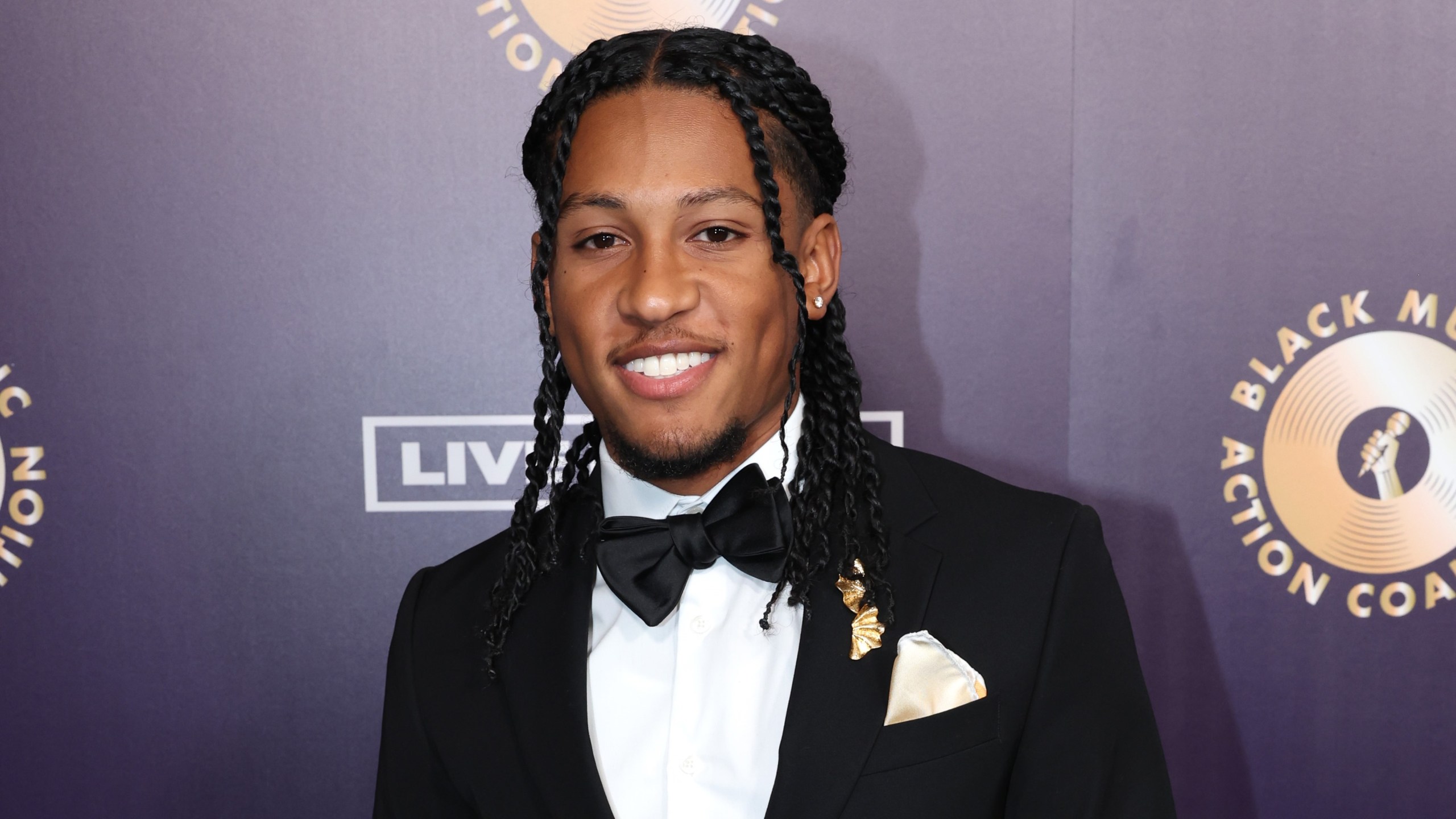 Germantown R&B singer 'Mille Manny' turns heads and hearts at TSU in viral Valentine's serenades