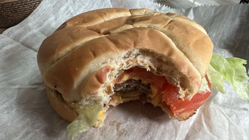 Neighborhood Nooks: Nostalgic, celeb-approved burgers cooked on a magic griddle