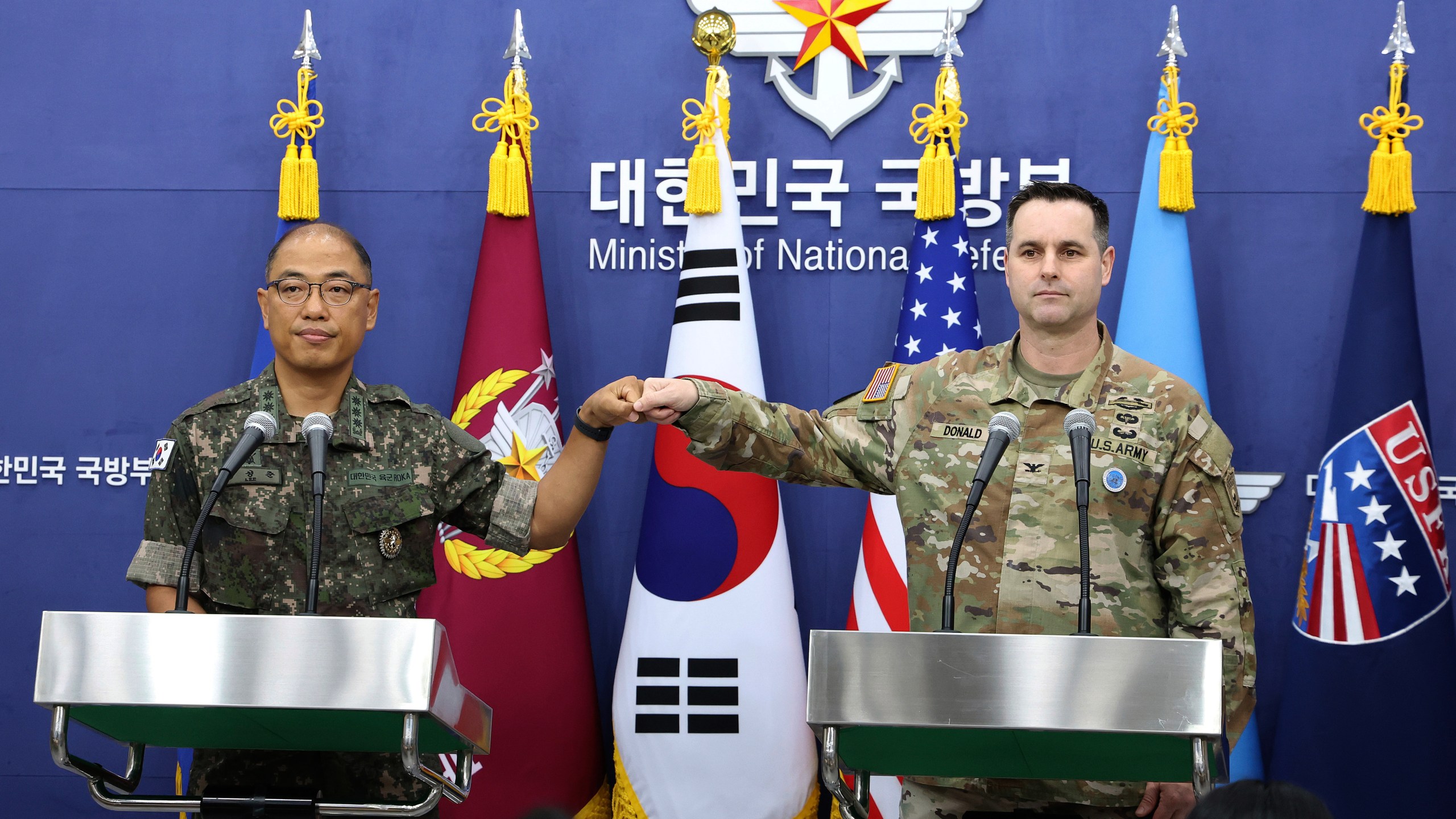 Col. Lee Sung-jun, left, public affairs director of South Korea's Joint Chiefs of Staff and Col. Ryan Donald, public affairs director of the United Nations Command (UNC), Combined Forces Command (CFC), and United States Forces Korea (USFK) attend a press briefing of Ulchi Freedom Shield 2025 exercise at the Defense Ministry in Seoul Thursday, Aug. 7, 2025. (Chung Sung-Jun/Pool Photo via AP)