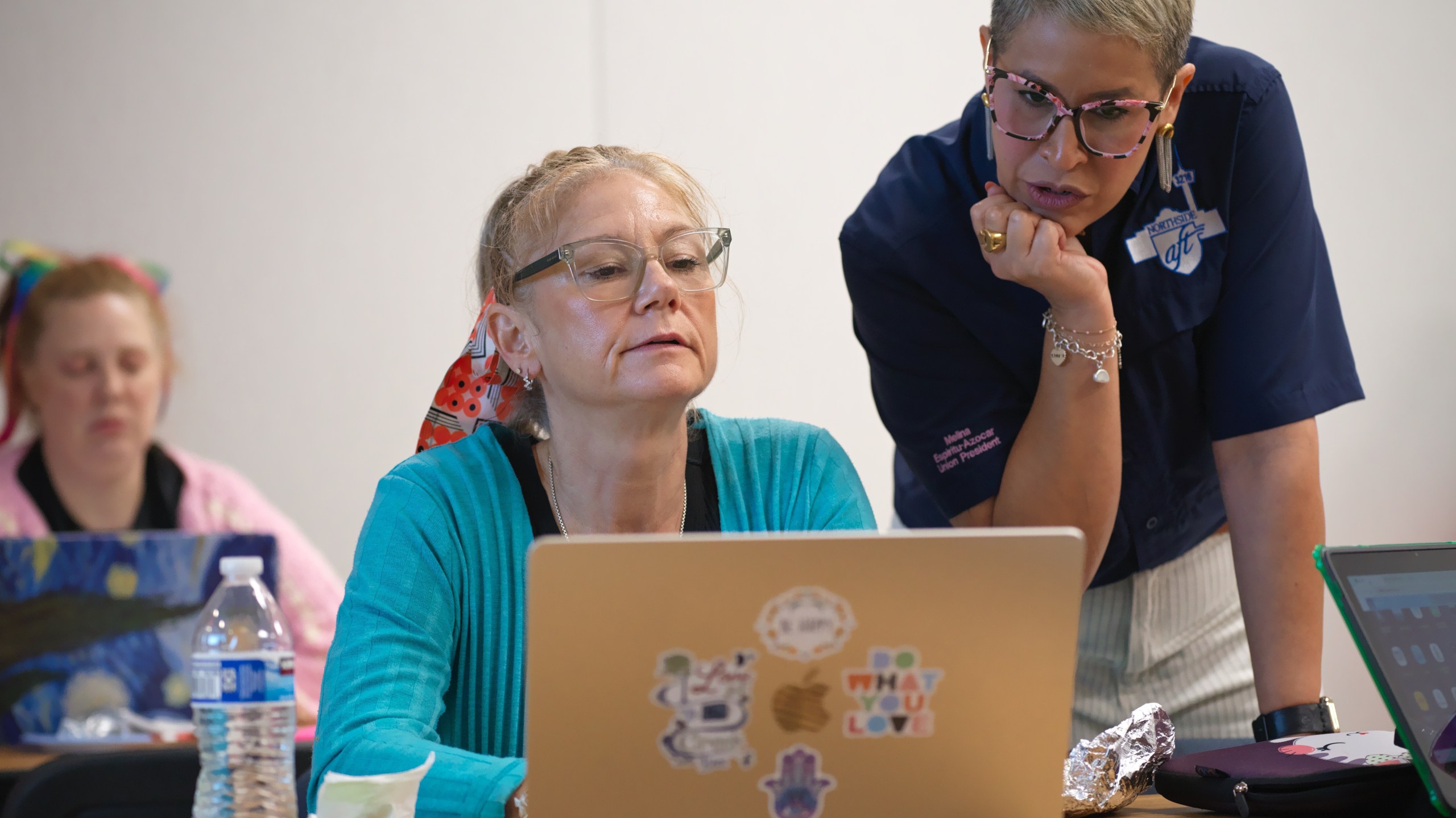 Northside American Federation of Teachers President Melina Espiritu-Azocar, right, speaks with middle school teacher Celeste Simone during a Microsoft AI skilling event, Saturday, Sept. 27, 2025, in San Antonio. (AP Photo/Darren Abate)