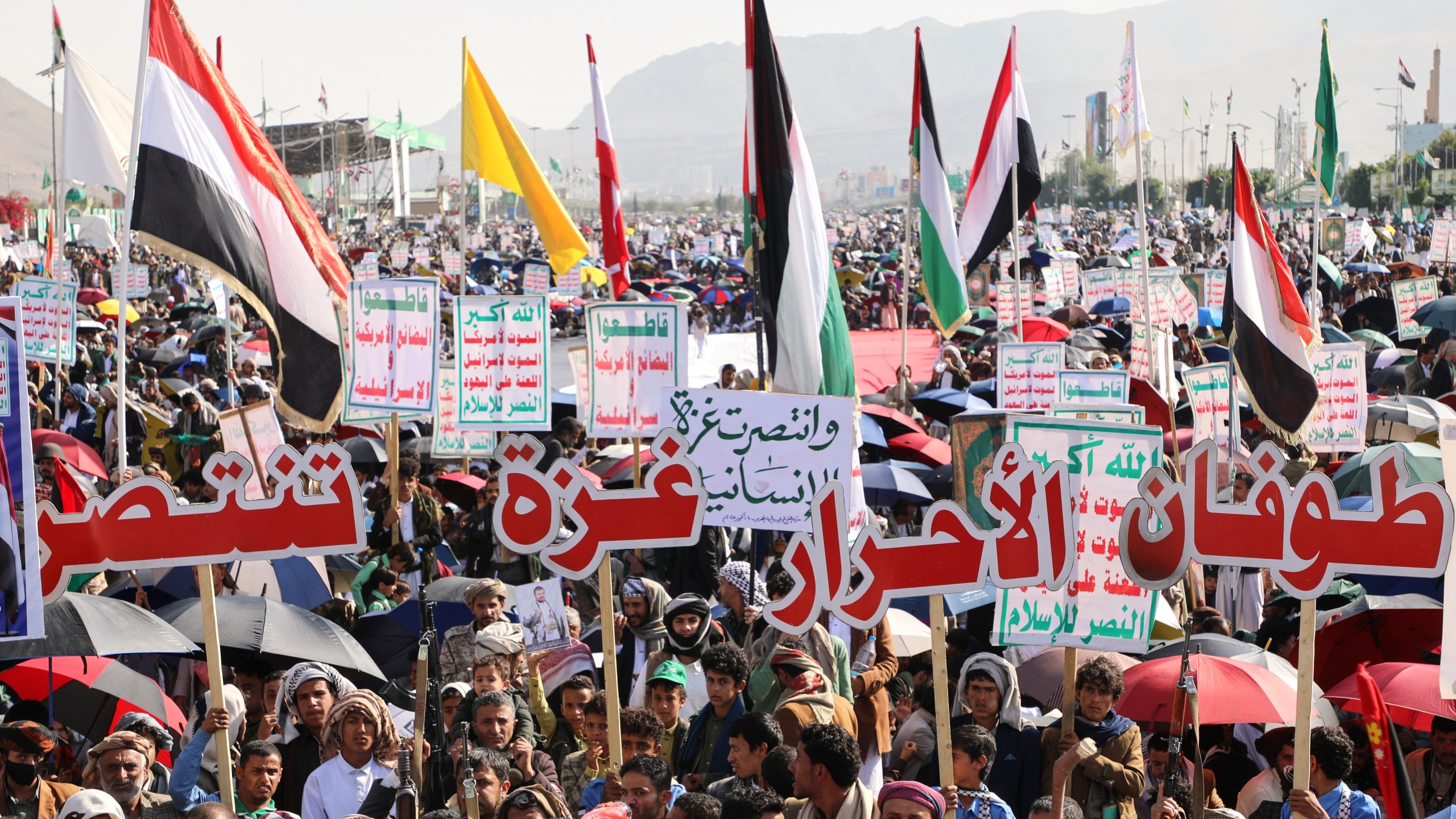 Houthi supporters celebrate following the announcement that Israel and Hamas have agreed to the first phase of a peace plan to pause the fighting, in Sanaa, Yemen, Friday, Oct. 10, 2025. Arabic reads, "Gaza victory". (AP Photo/Osamah Abdulrahman)
