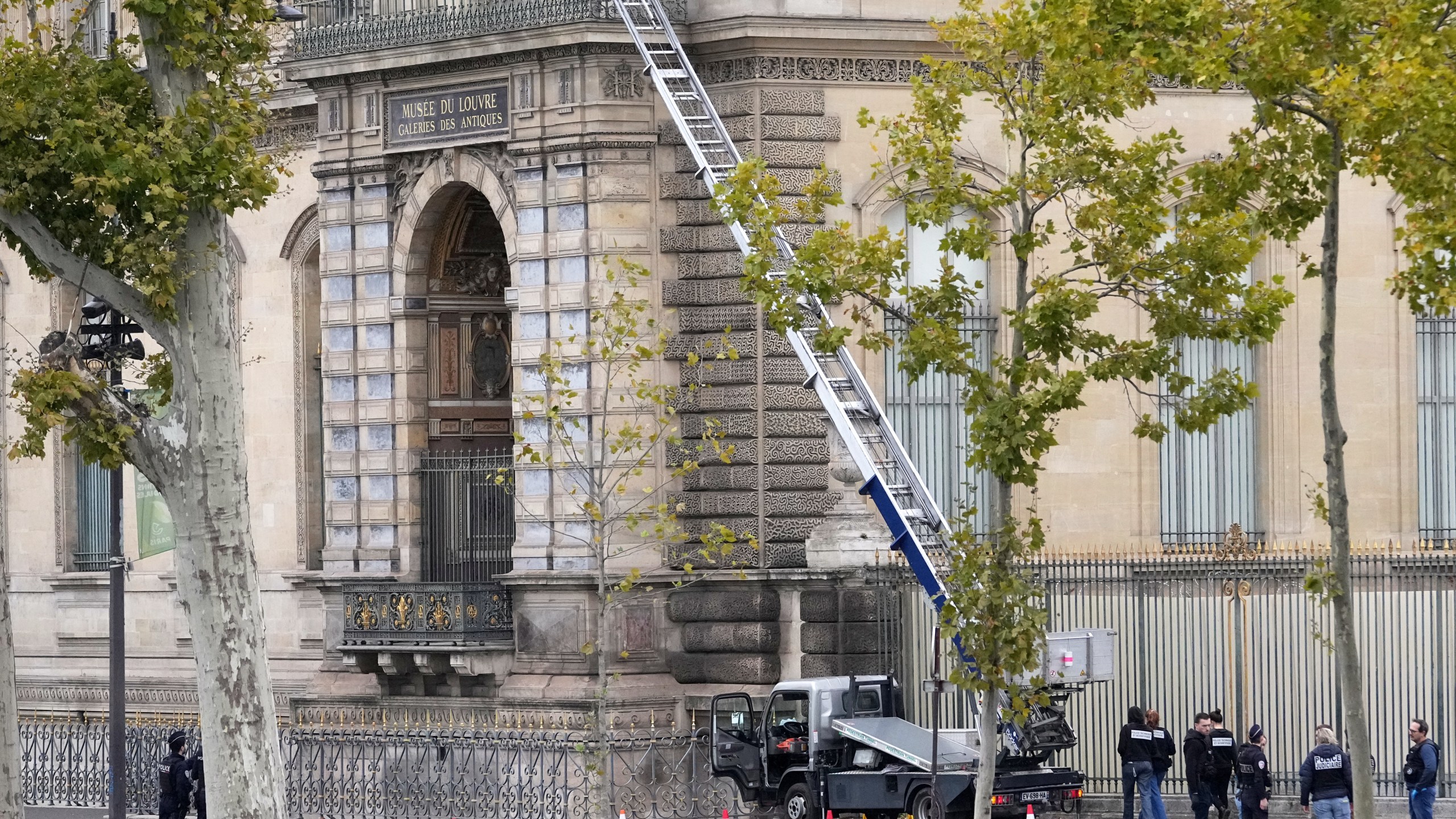 Police officers work by a basket lift used by thieves Sunday, Oct. 19, 2025 at the Louvre museum in Paris. (AP Photo/Thibault Camus)