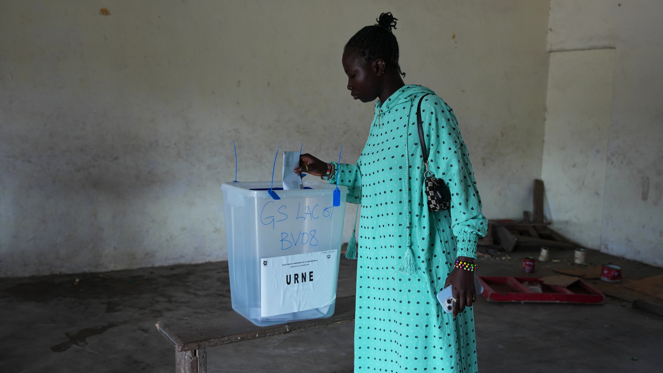 A woman casts her vote at a polling station during the presidential elections in Abidjan, Ivory Coast, Saturday, Oct. 25, 2025. (AP Photo/Misper Apawu)