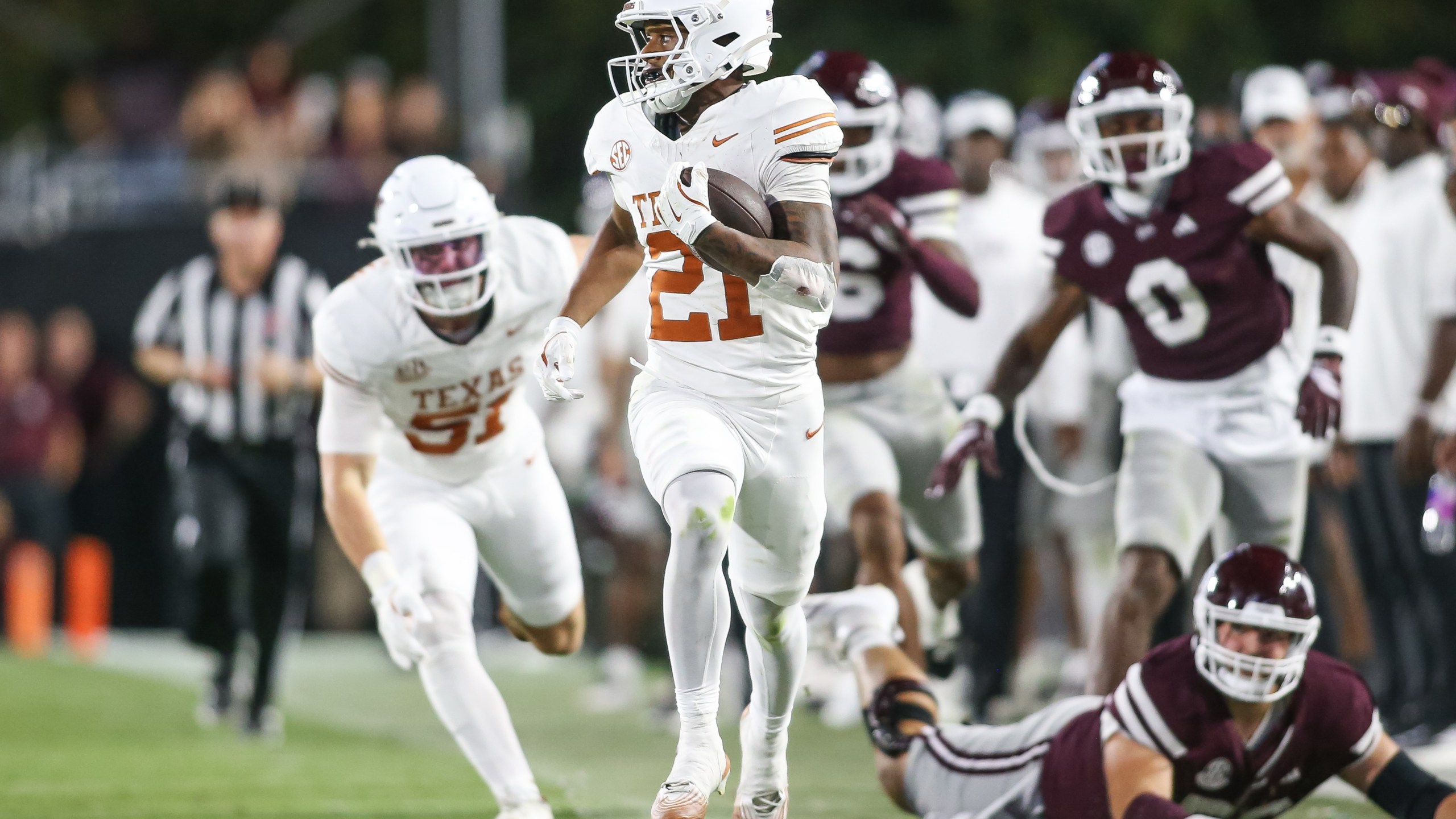 Texas wide receiver Ryan Niblett (21) runs a punt return for a touchdown against Mississippi State during the second half of an NCAA college football game in Starkville, Miss., Saturday, Oct. 25, 2025. (AP Photo/James Pugh)