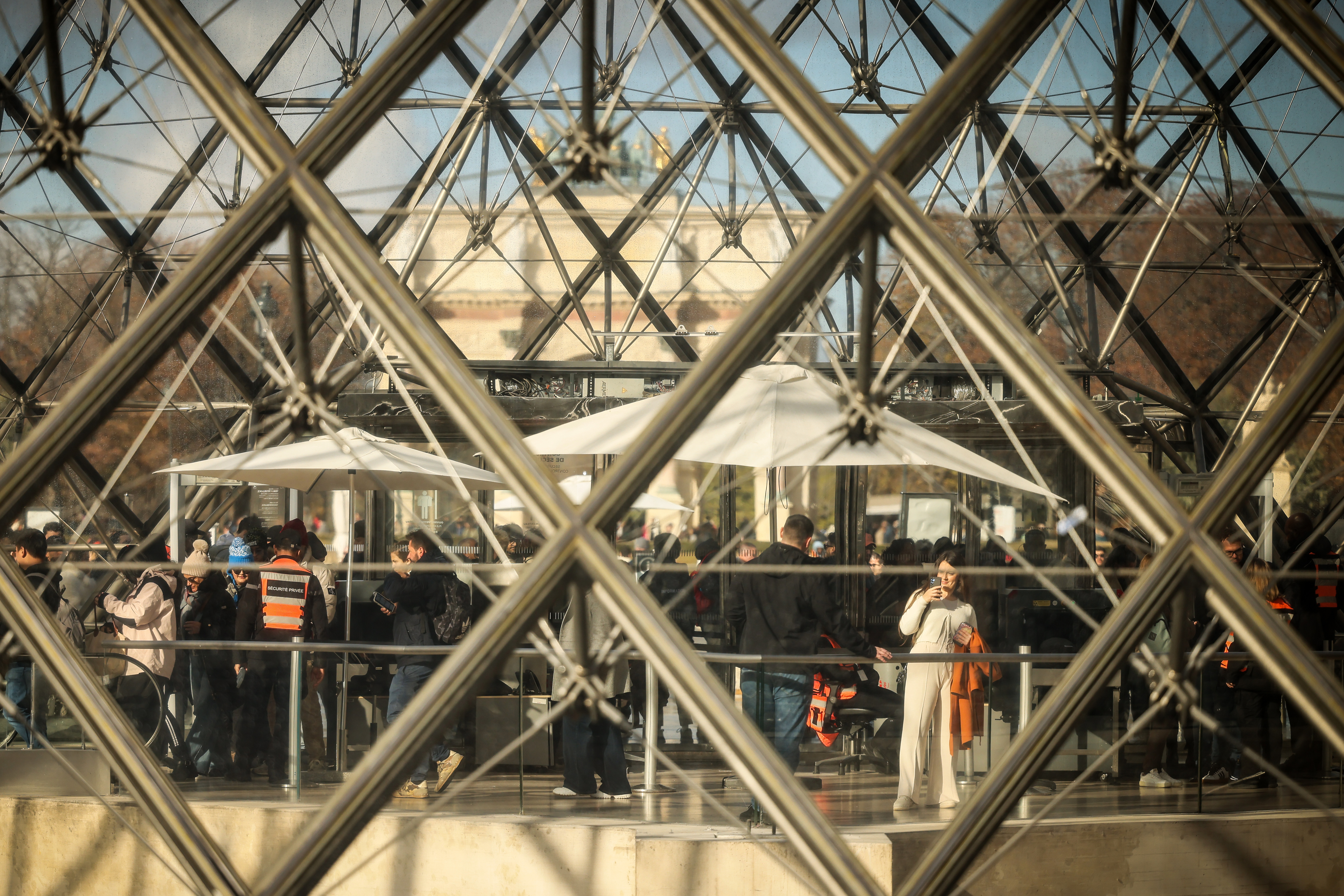 Visitors queue outside the Louvre museum, one week after the robbery, Sunday, Oct. 26, 2025 in Paris. The Paris prosecutor said on Sunday that a number of suspects have been arrested over the theft of crown jewels from Paris' Louvre museum last weekend. (AP Photo/Thomas Padilla)