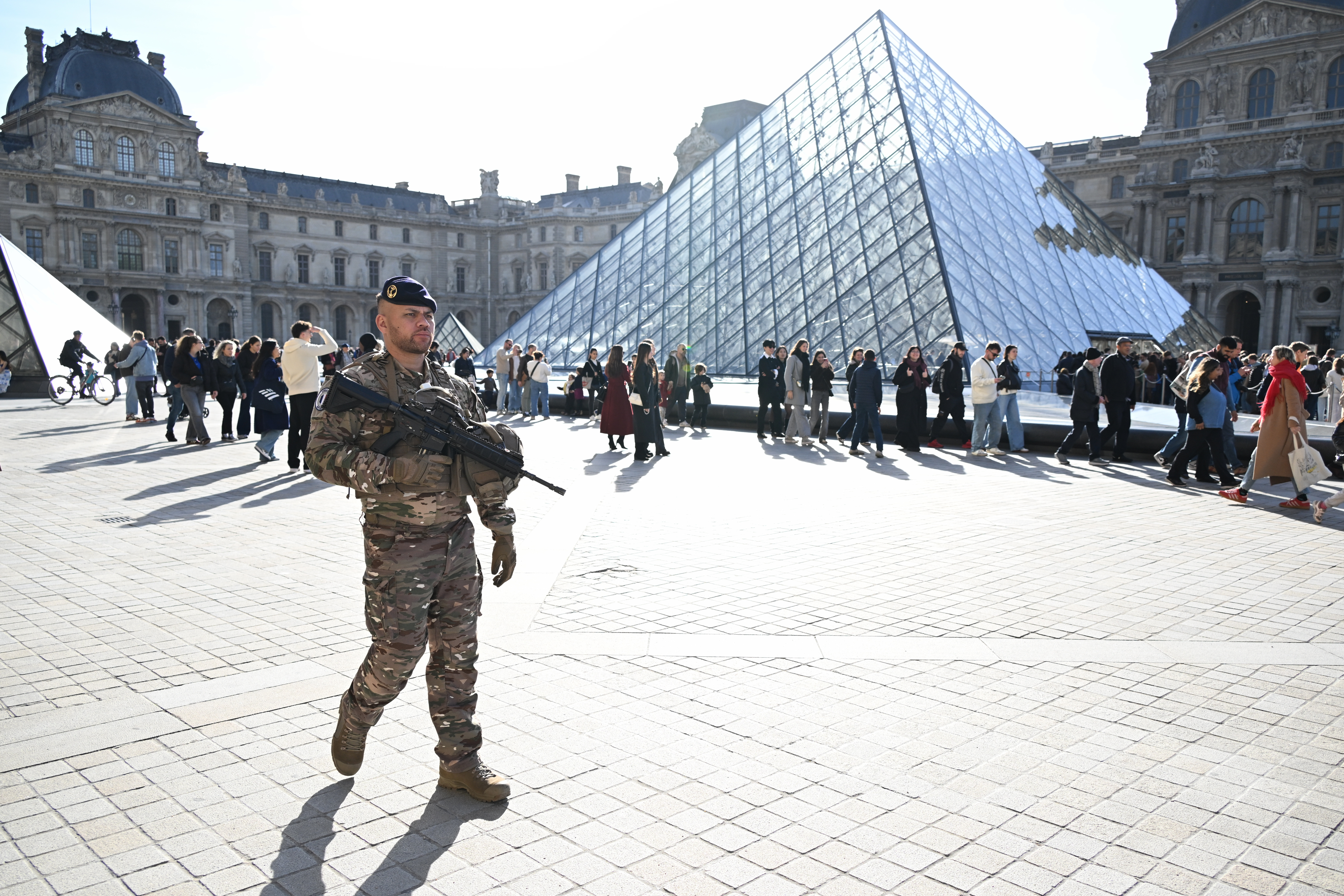 A soldier patrols in courtyard of the Louvre museum, Thursday, Oct. 30, 2025 in Paris. (AP Photo/Emma Da Silva)