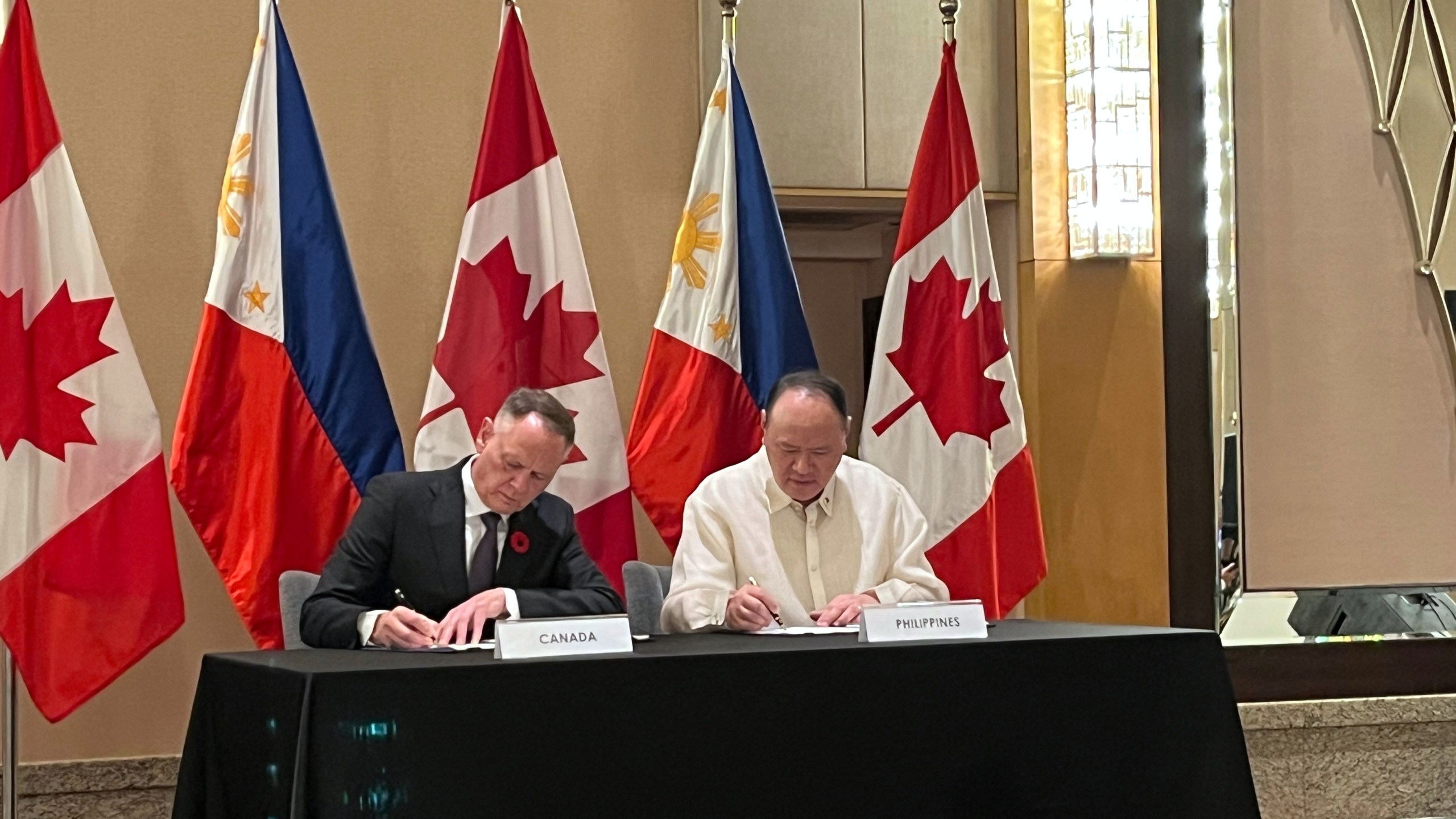 Canadian Defense Minister, David McGuinty and Philippine Defense Secretary Gilberto Teodoro Jr. sign an agreement in Manila, Sunday, Nov. 2, 2025. (AP Photo/Jim Gomez)