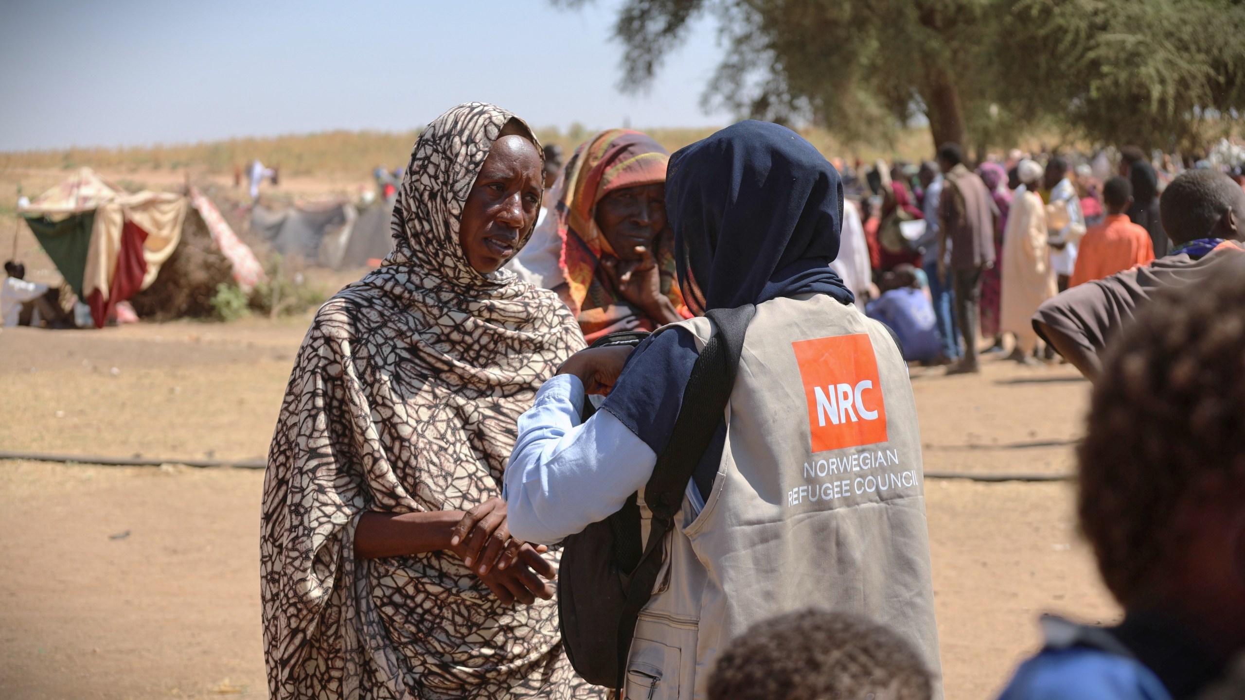 CORRECTS BYLINE.-This photo released by The Norwegian Refugee Council (NRC), shows a woman talking with an aid worker at a displacement camp where residents from el-Fasher sought refuge from fighting between government forces and the RSF, in Tawila, Darfur region, Sudan, Monday, Nov. 3, 2025. (Sarah Vuylsteke/NRC via AP)