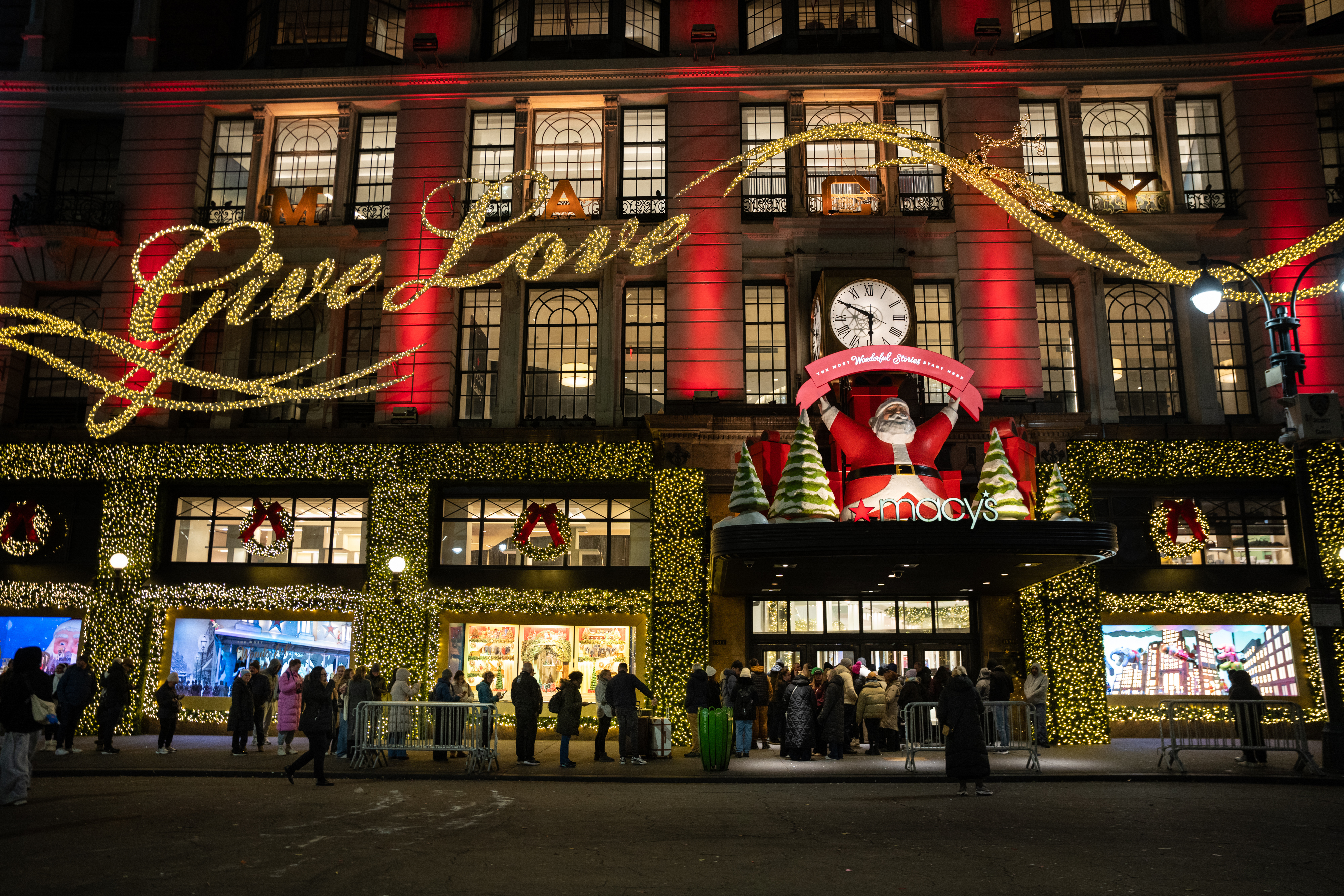 Black Friday Shoppers wait in line to enter Macy's flagship store on Friday, Nov. 28, 2025 in New York. (AP Photo/Angelina Katsanis)