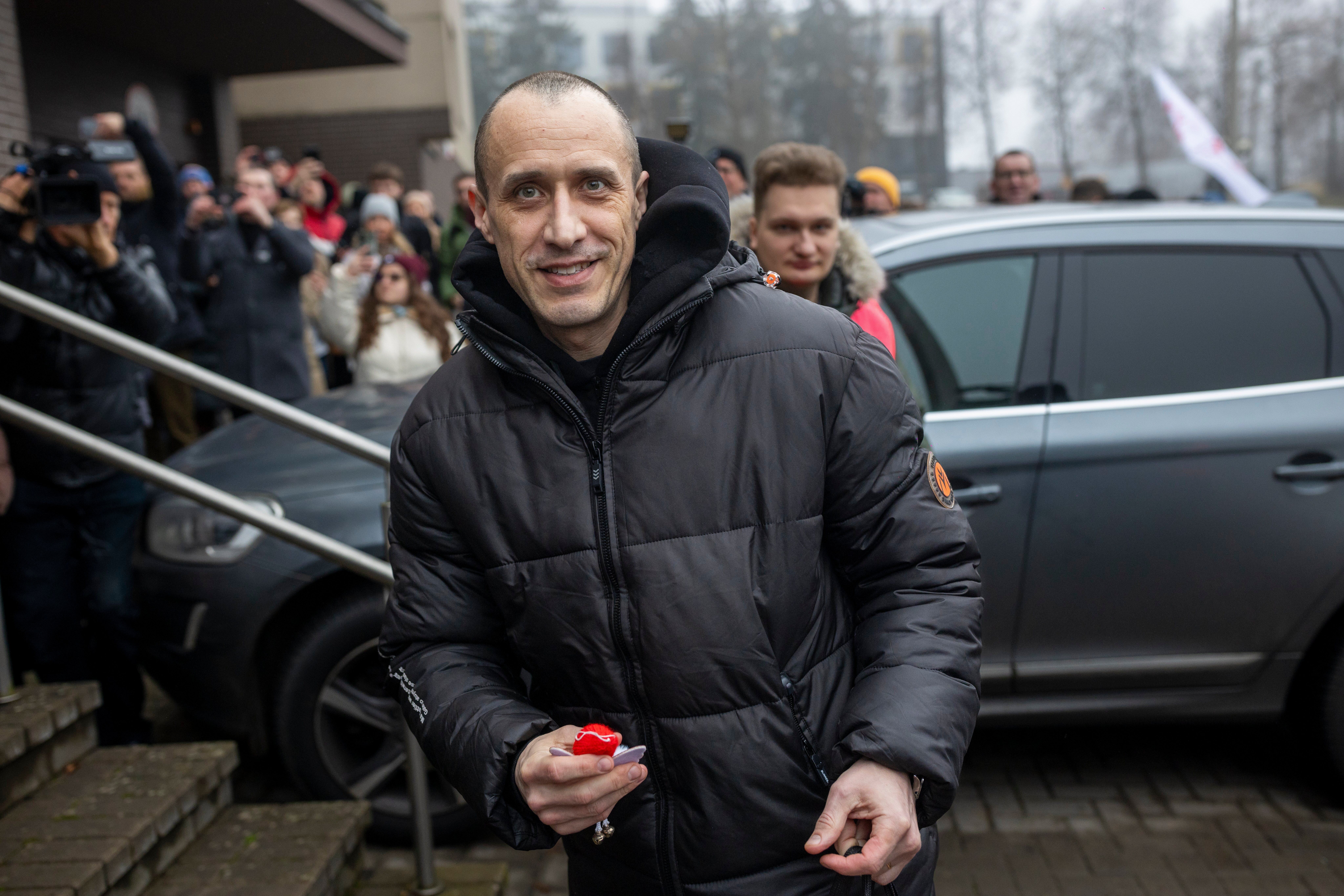 Pavel Seviarynets, one of the released Belarusian prisoners smiles as he arrives in Vilnius, Lithuania, Thursday, Dec. 18, 2025. (AP Photo/Mindaugas Kulbis)