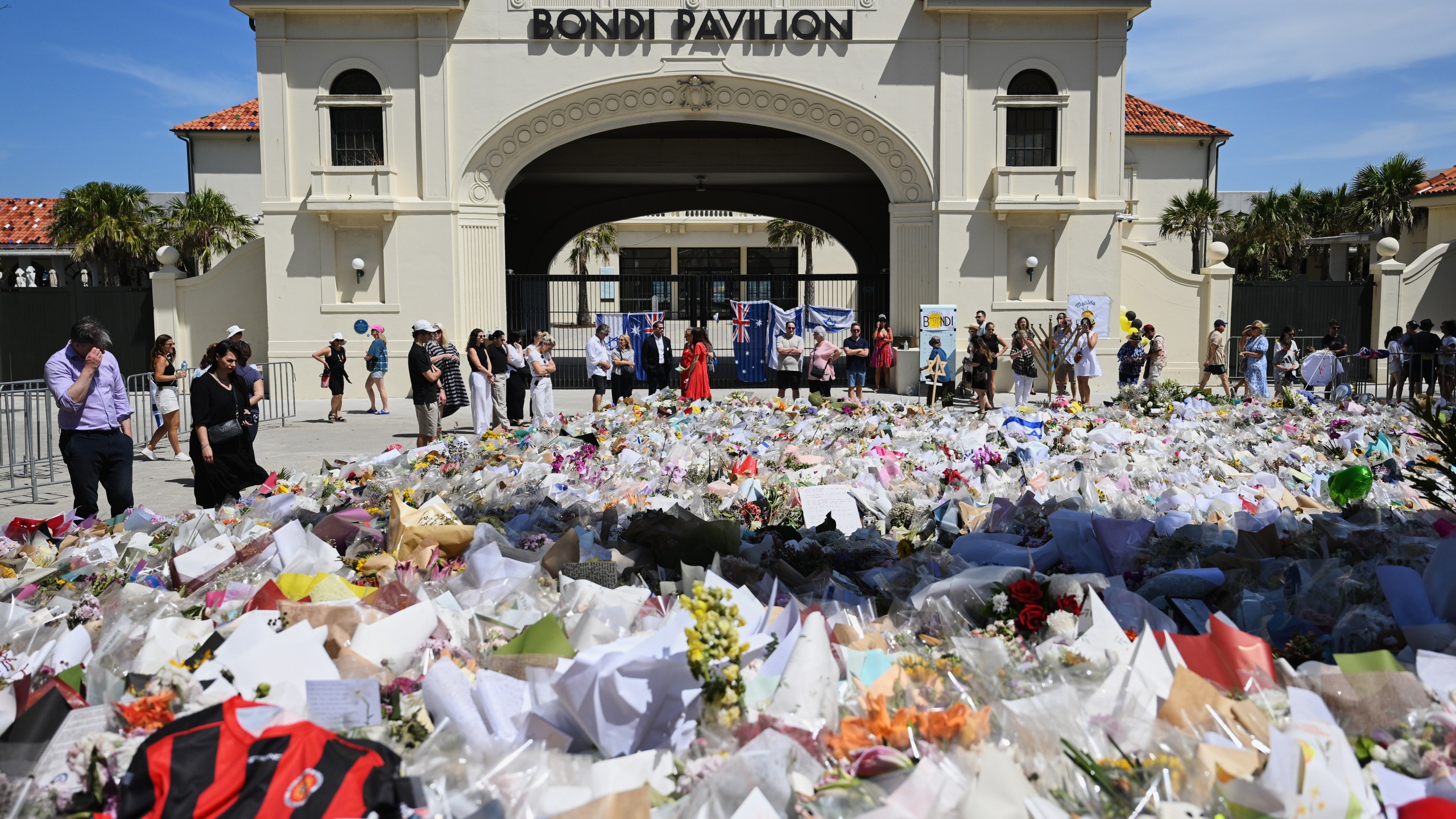 Floral tributes outside Bondi Pavilion at Bondi Beach in Sydney, Thursday, Dec. 18, 2025. (AP Photo/Steve Markham)